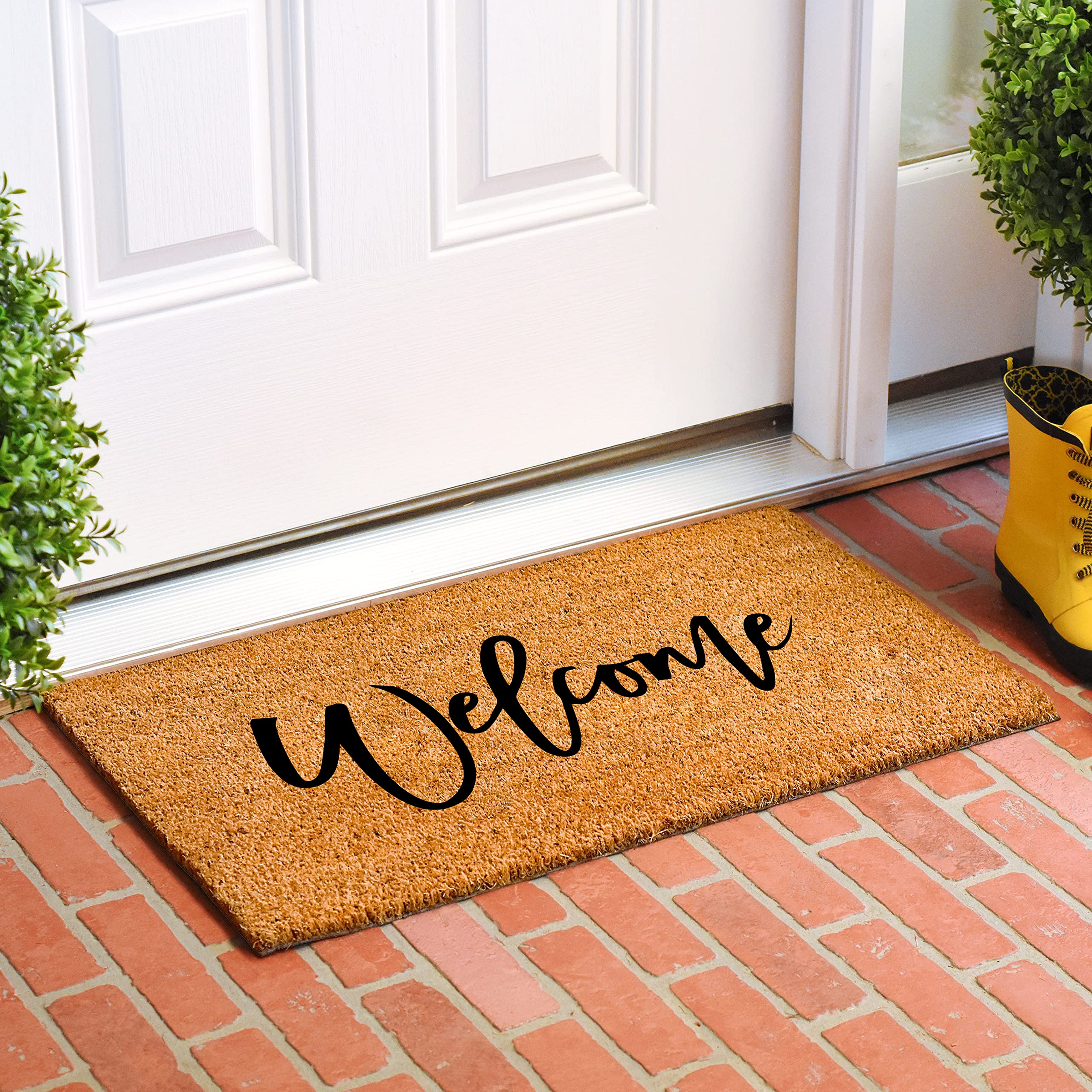 Calloway Mills Cursive Welcome Doormat (Tan/Black, 17' X 29')