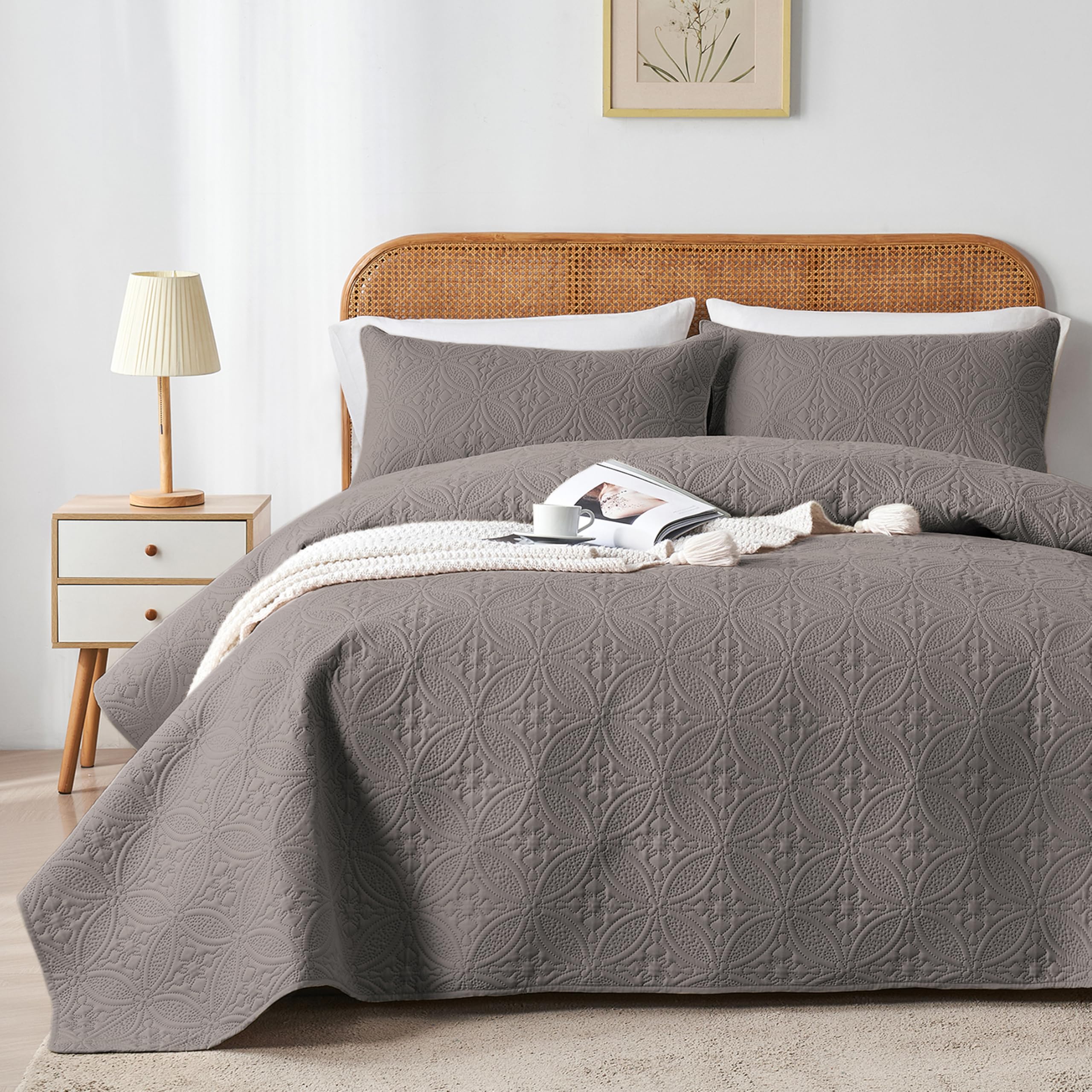 Wuruibo King/Cal King Quilt Set Dark Gray, Microfiber Lightweight Bedspreads, Ultrasonic Embossed Solid Coverlet, Thin Bedding S