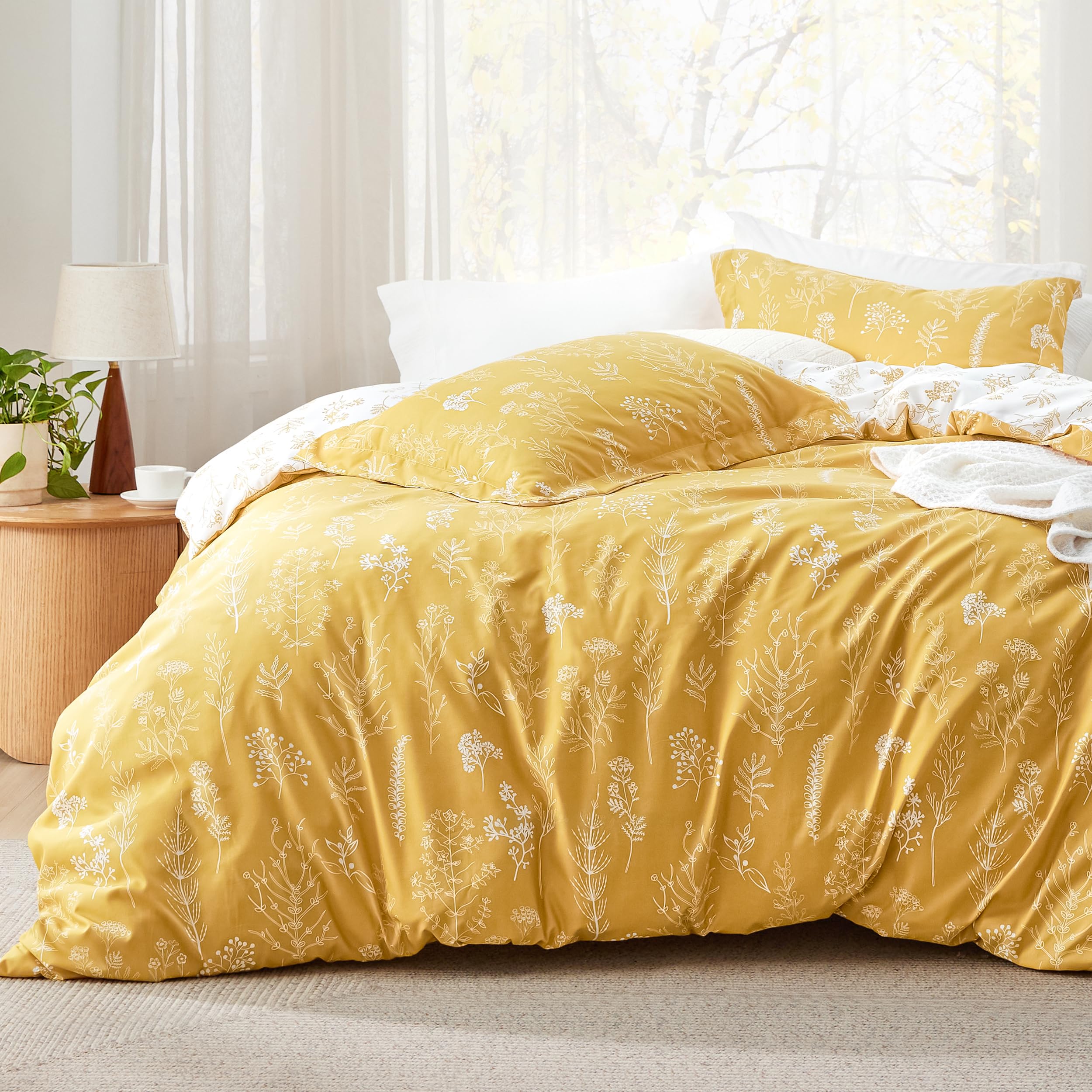 Bedsure Queen Comforter Set - Yellow Comforter, Cute Floral Bedding Comforter Sets, Gifts for Woman, 3 Pieces, 1 Soft Reversible