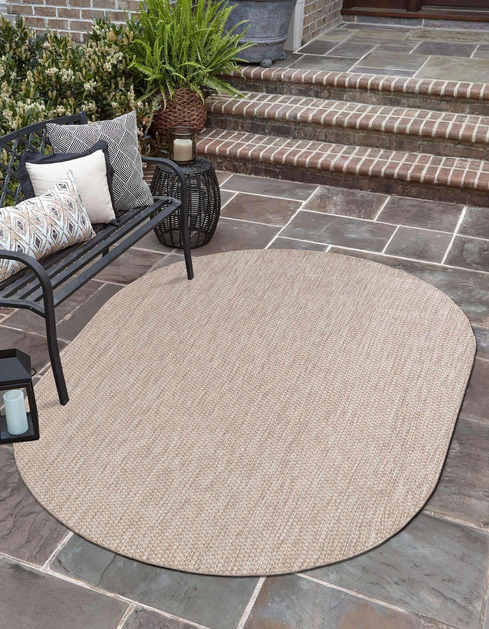 Unique Loom Outdoor Solid Collection Area Rug (5' 3'' X 8' Oval Beige/Ivory)