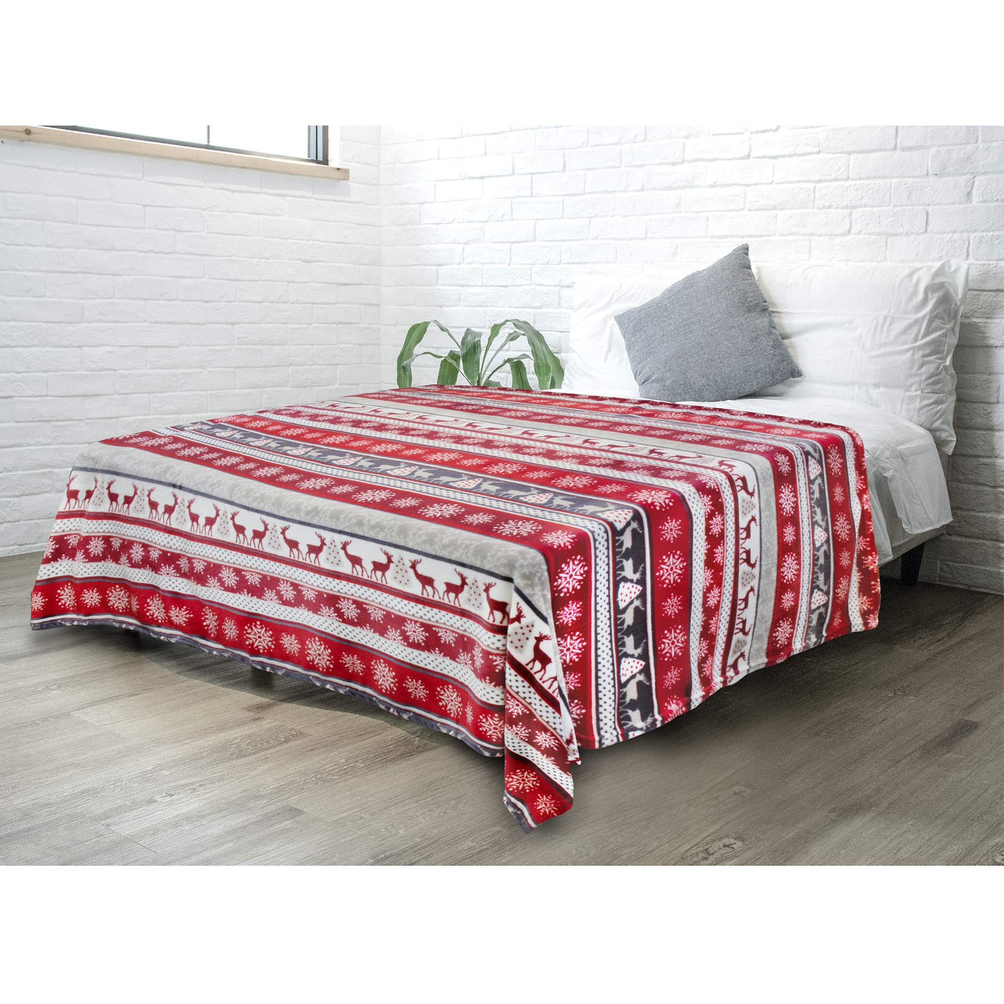 PAVILIA Christmas Throw Blanket | Holiday Christmas Reindeer Snowflakes Fleece Blanket | Soft, Plush, Warm Winter Cabin Throw, T