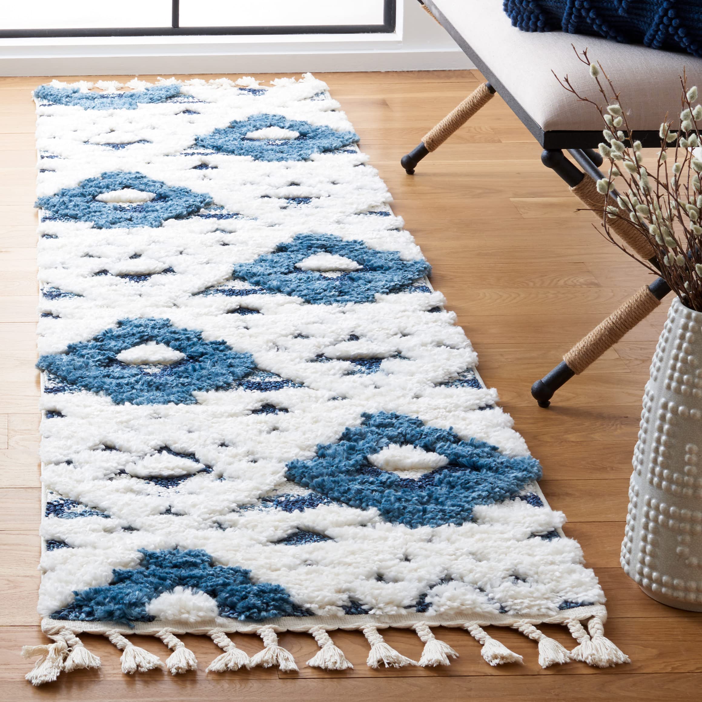 SAFAVIEH Moroccan Tassel Shag Collection Runner Rug - 23 x 8, Ivory, Plush 2-inch Thick, Ideal for High Traffic Areas in Livin