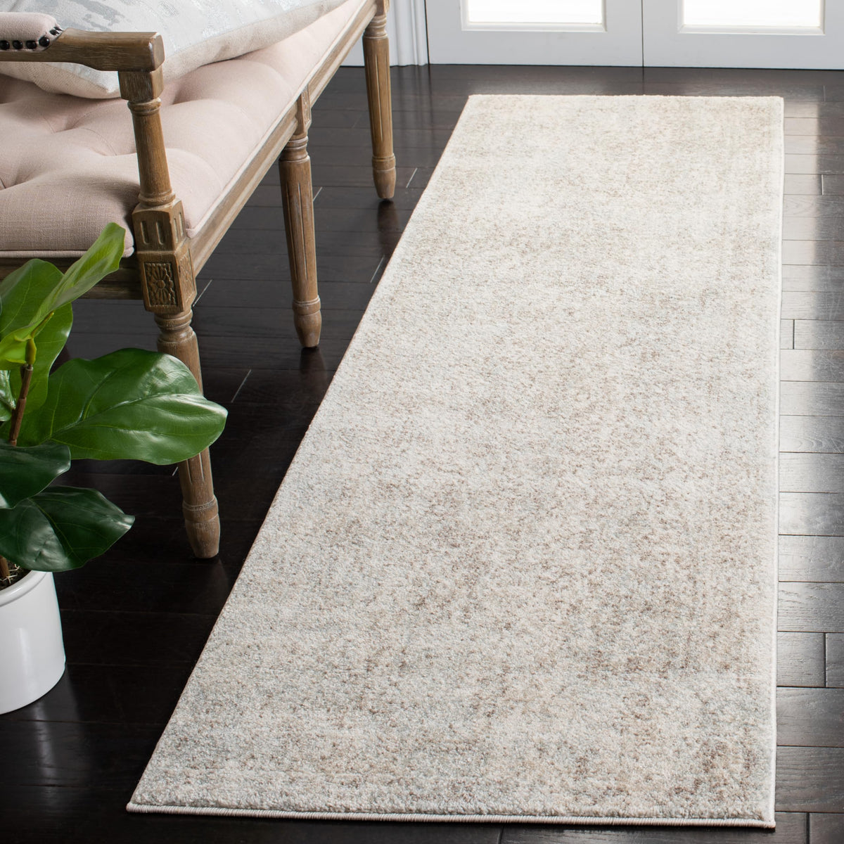 SAFAVIEH Evoke Collection Runner - 22 x 17, Ivory & Taupe, Distressed Design, Non-Shedding & Easy Care, Ideal for High Traffic