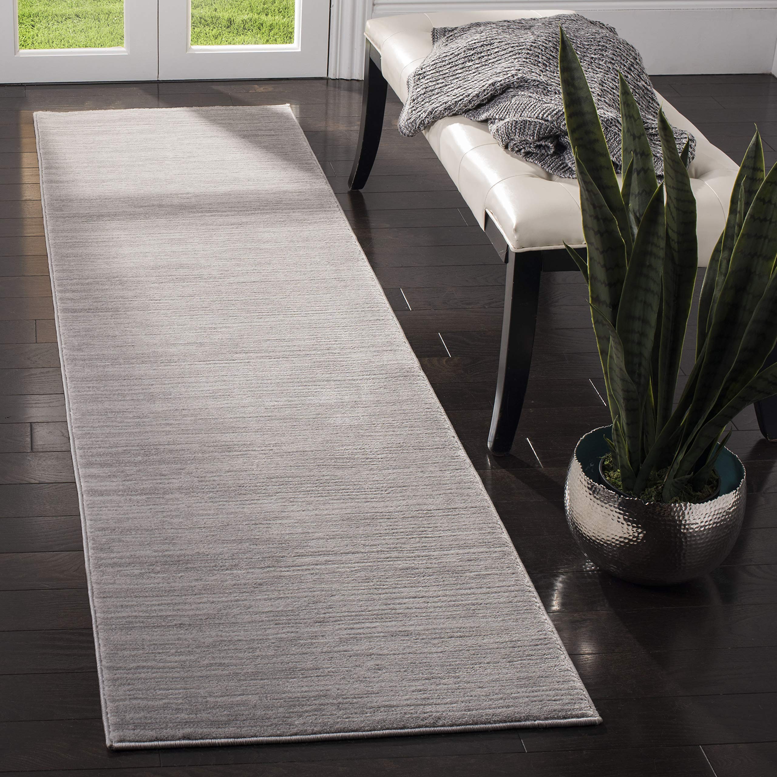 SAFAVIEH Vision Collection Runner Rug - 22 x 8, Silver, Modern Ombre Tonal Chic Design, Non-Shedding & Easy Care, Ideal for Hi