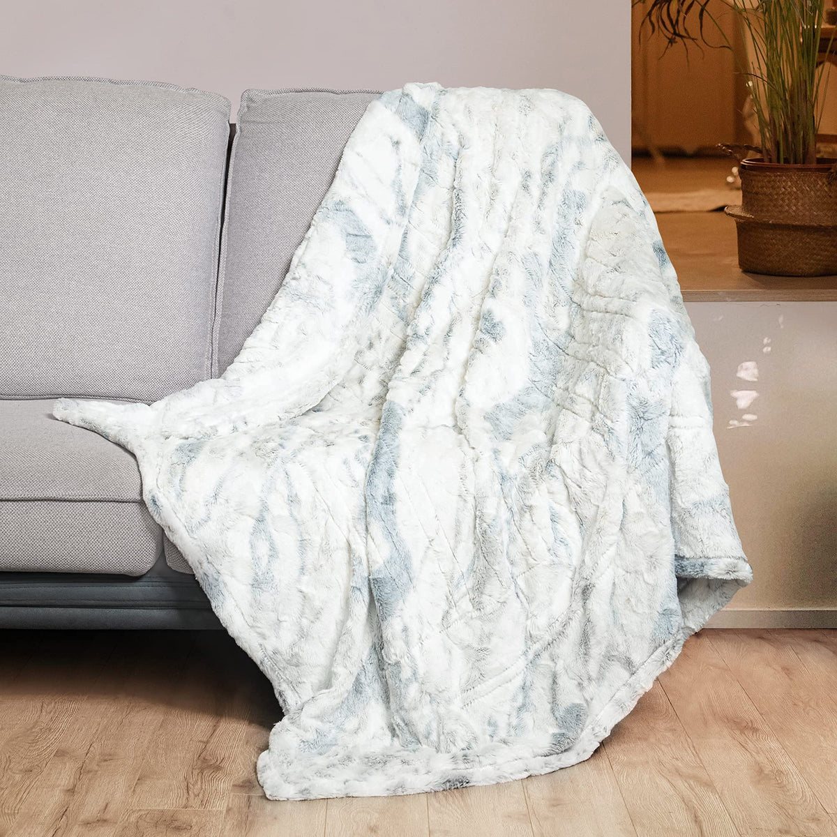 Woomer [5 Year Warranty] Electric Heated Throw Blanket(50'X 60'), Soft Faux Fur Fast Heating Blanket With Multi-Color Option,