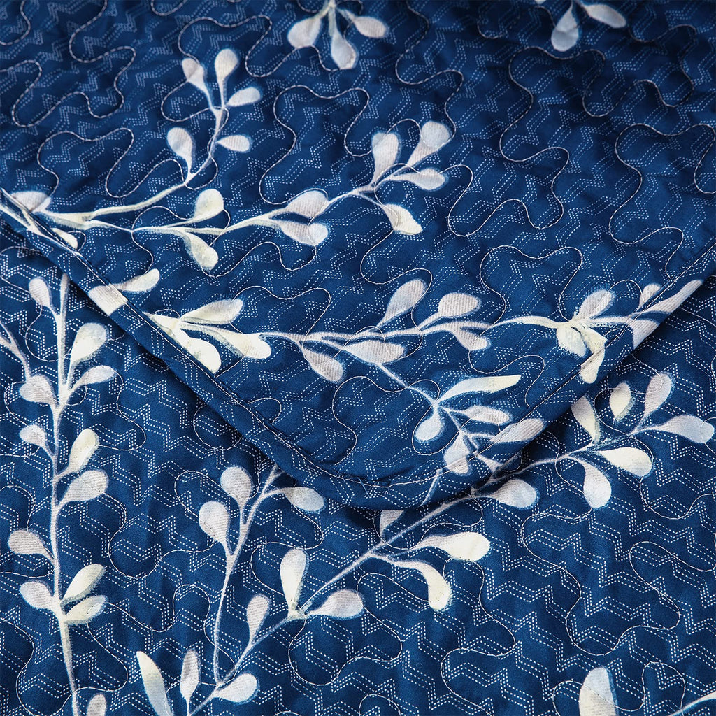 Exclusivo Mezcla Microfiber Flower Pattern Quilted Throw Blanket For Bed/Couch/Sofa, Soft And Lightweight (50''X 60'', Navy Blue