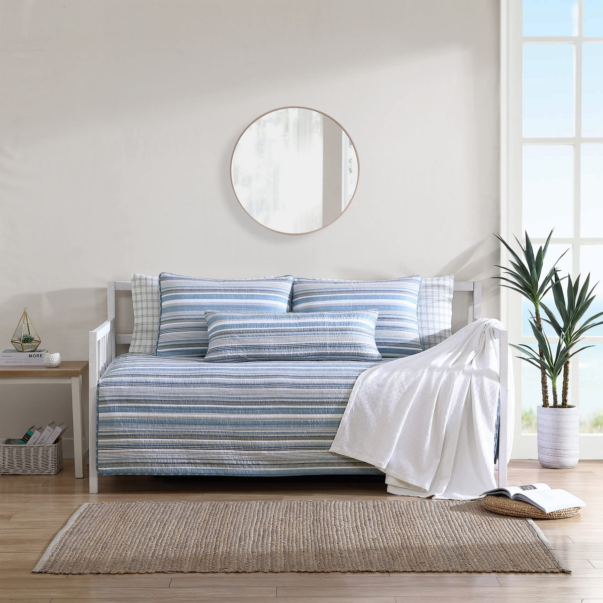Nautica - Daybed Cover Set, Cotton Reversible Bedding Set With Matching Shams & Pillow Cover, Home Decor For All Seasons (Jettis