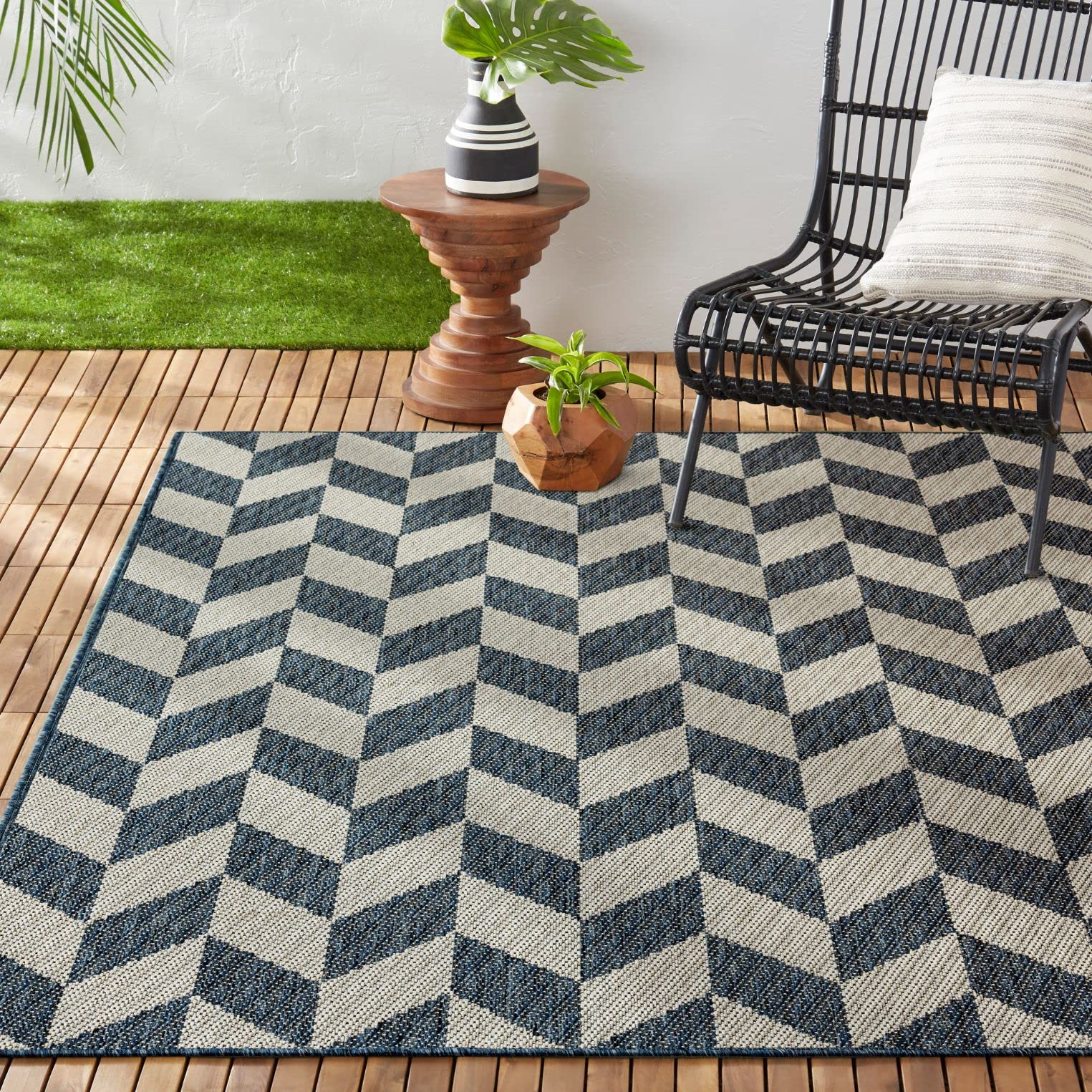Nicole Miller New York Patio Country Calla Contemporary Herringbone Indoor/Outdoor Area Rug, Blue/Cream, 6'6'X9'2'