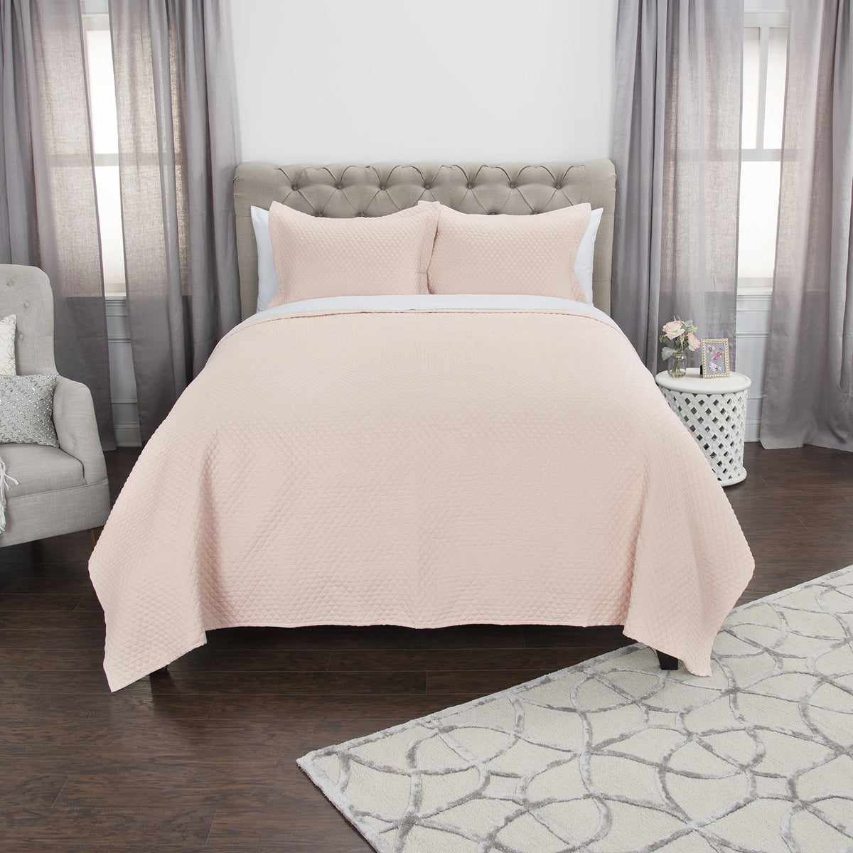 Rizzy Home | BQ4520 | Cotton Quilt | 106"x92" Pinkred Solid