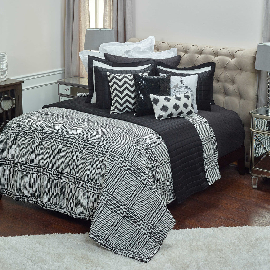 Rizzy Home | BT1282 | Polyester Comforter | 106"x92" Black/White/Nuetral Houndstooth