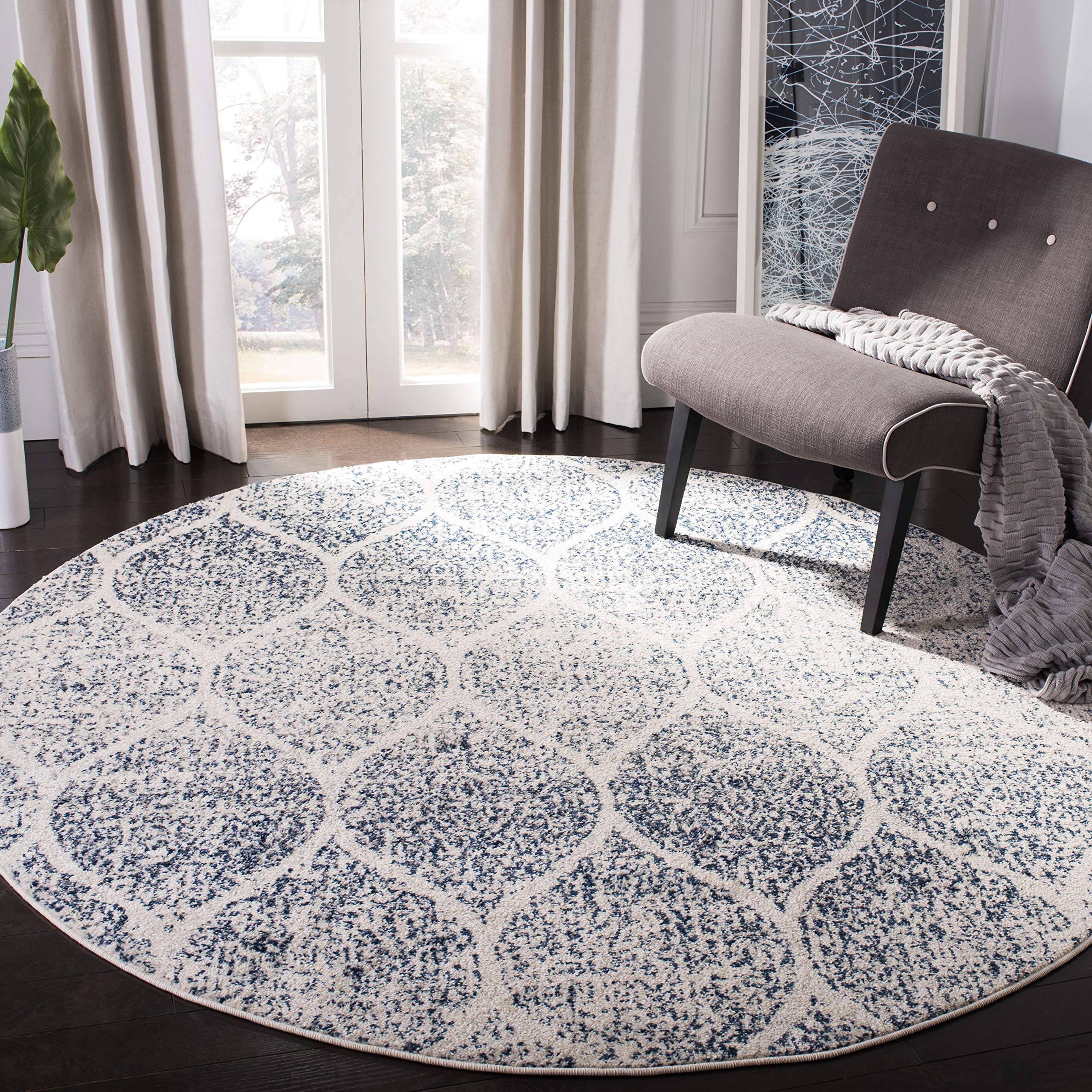 SAFAVIEH Madison Collection 4 Round Cream / Royal Blue MAD604A Glam Ogee Trellis Distressed Non-Shedding Dining Room Entryway F