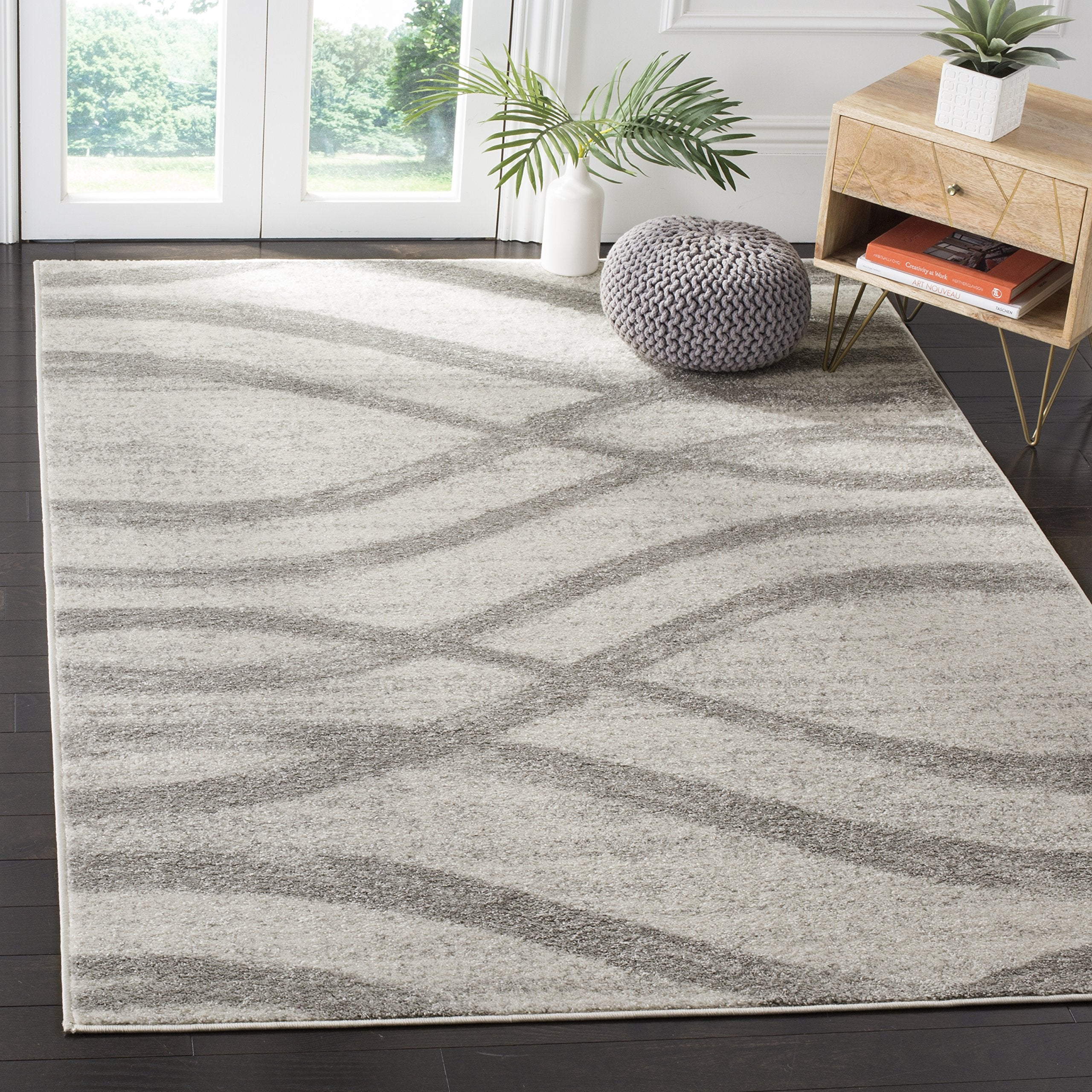 SAFAVIEH Adirondack Collection Area Rug - 51 x 76, Cream & Grey, Modern Wave Distressed Design, Non-Shedding & Easy Care, Idea