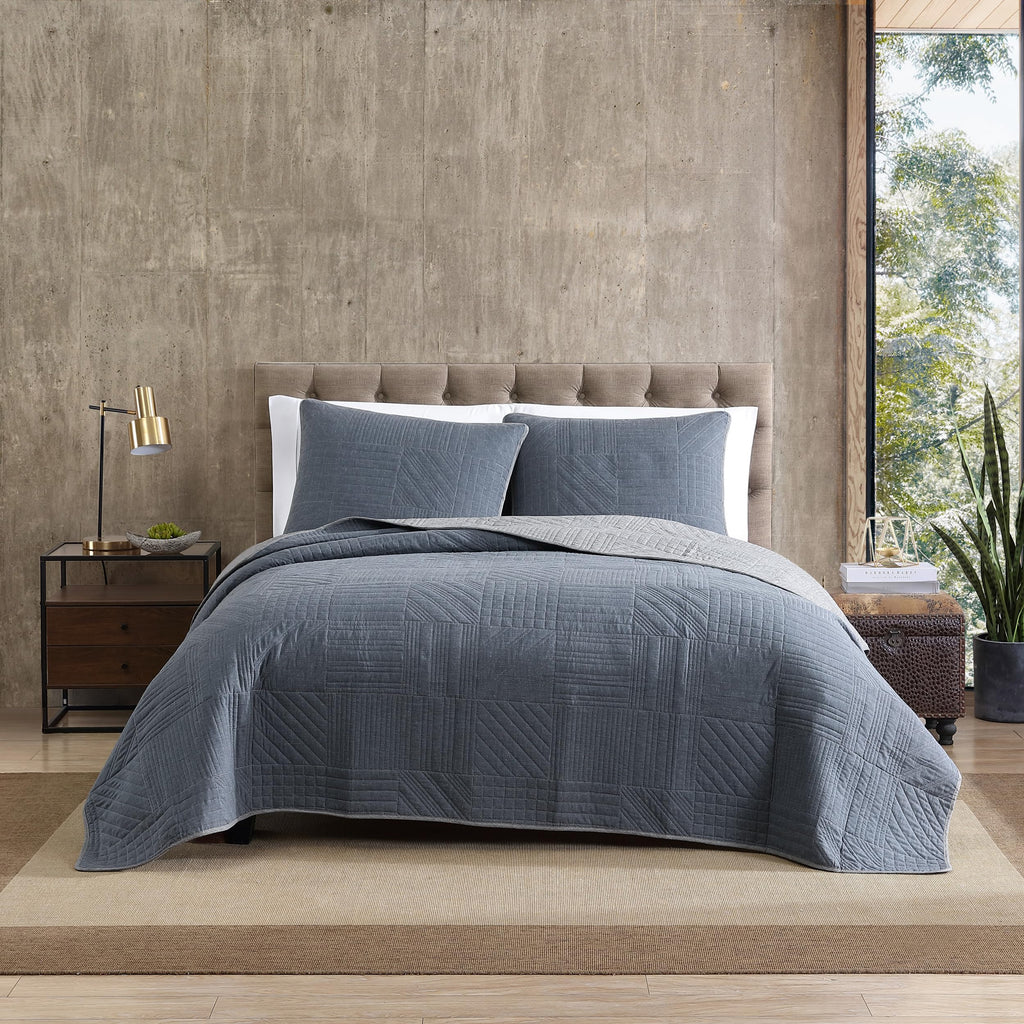 Eddie Bauer - King Quilt Set, Reversible Bedding With Matching Shams, Lightweight Home Decor For All Seasons (Hidden Lake Blue,