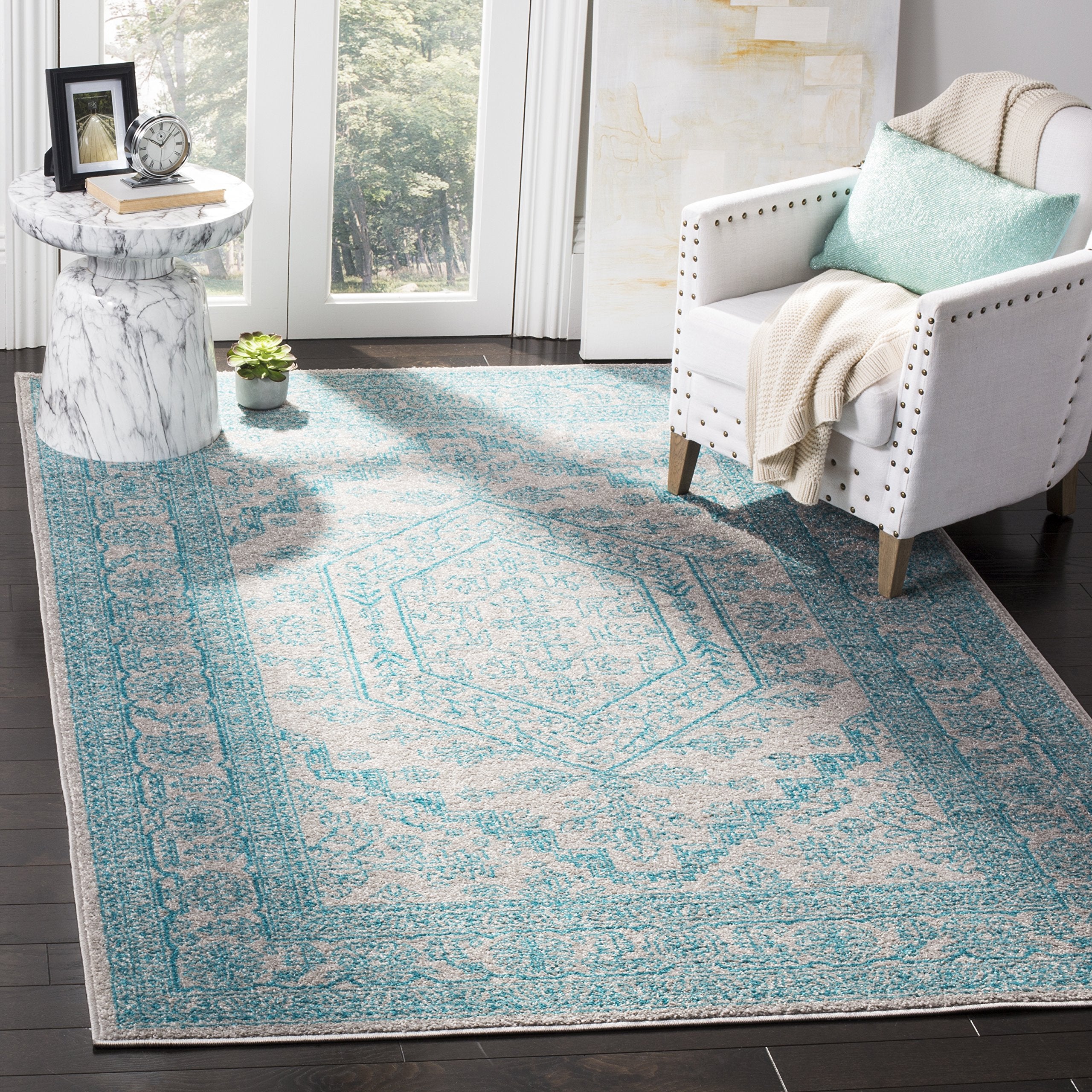 SAFAVIEH Adirondack Collection Accent Rug - 4 x 6, Light Grey & Teal, Oriental Medallion Design, Non-Shedding & Easy Care, Ide