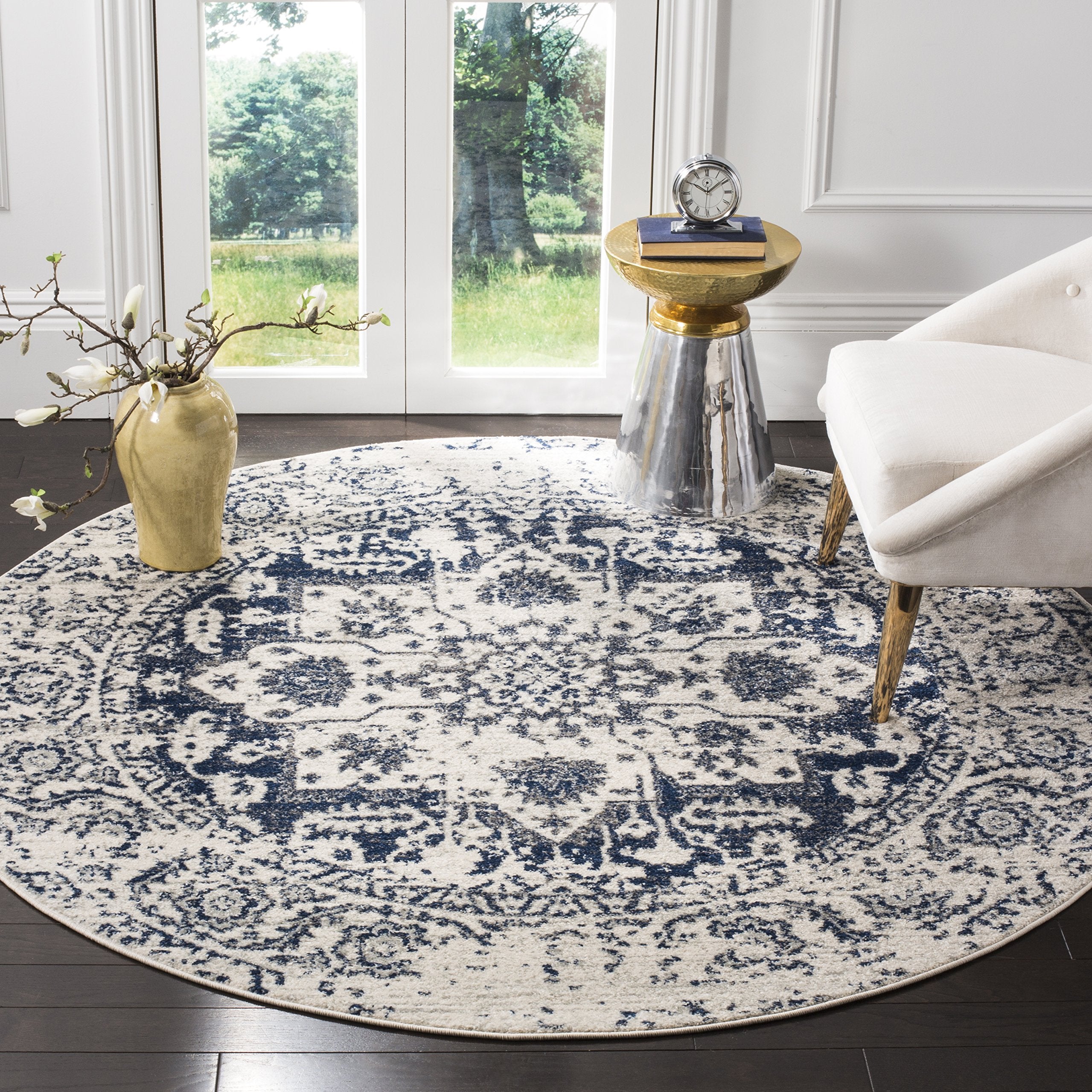 SAFAVIEH Madison Collection Area Rug - 4 Round, Cream & Navy, Snowflake Medallion Distressed Design, Non-Shedding & Easy Care, 