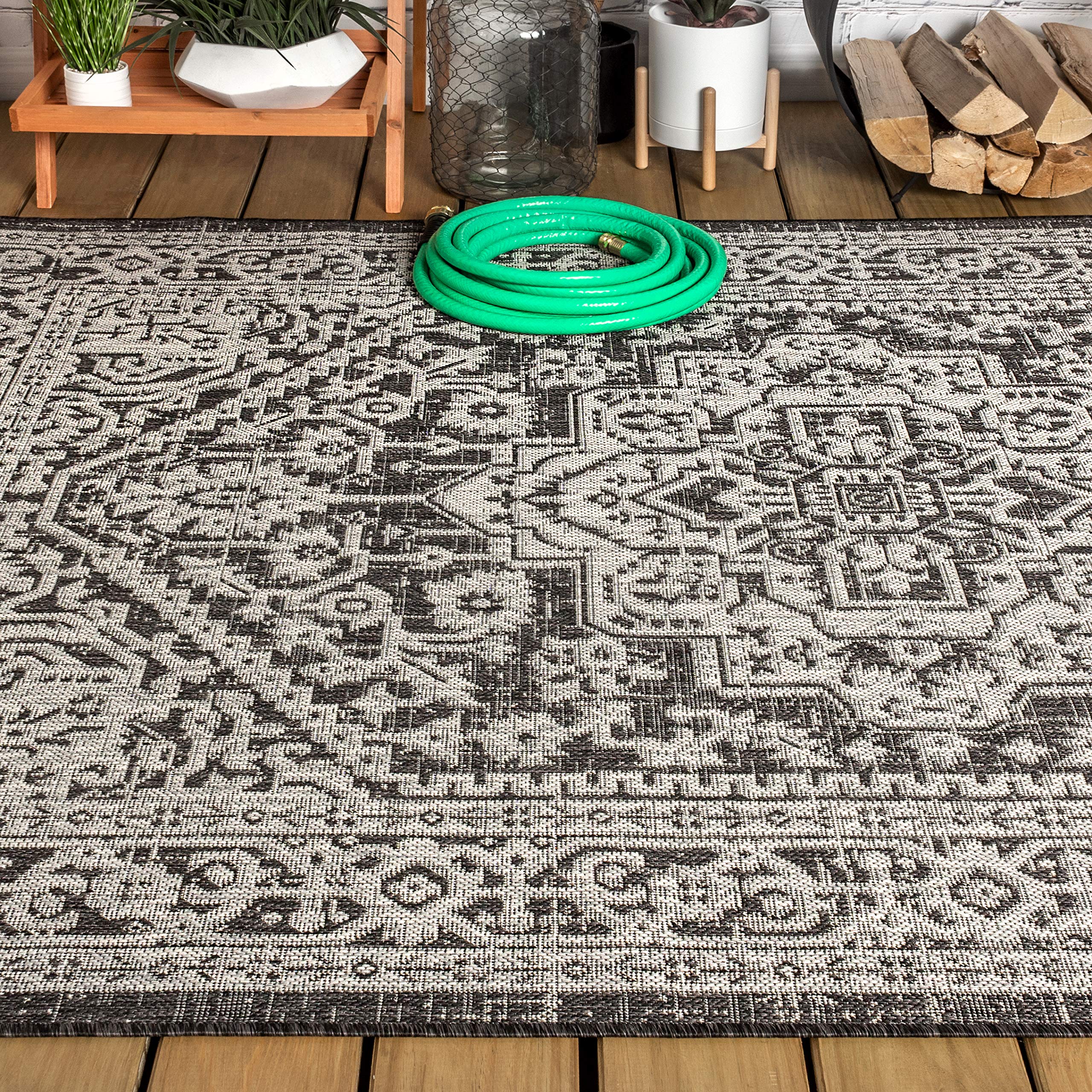 Jonathan Y Smb101D-5 Sinjuri Medallion Textured Weave Indoor/Outdoor Gray/Black 5 Ft. X 8 Ft. Area-Rug, Coastal,Easy-Cleaning,Forhightraffic,Kitchen,Livingroom,Backyard, Non Shedding