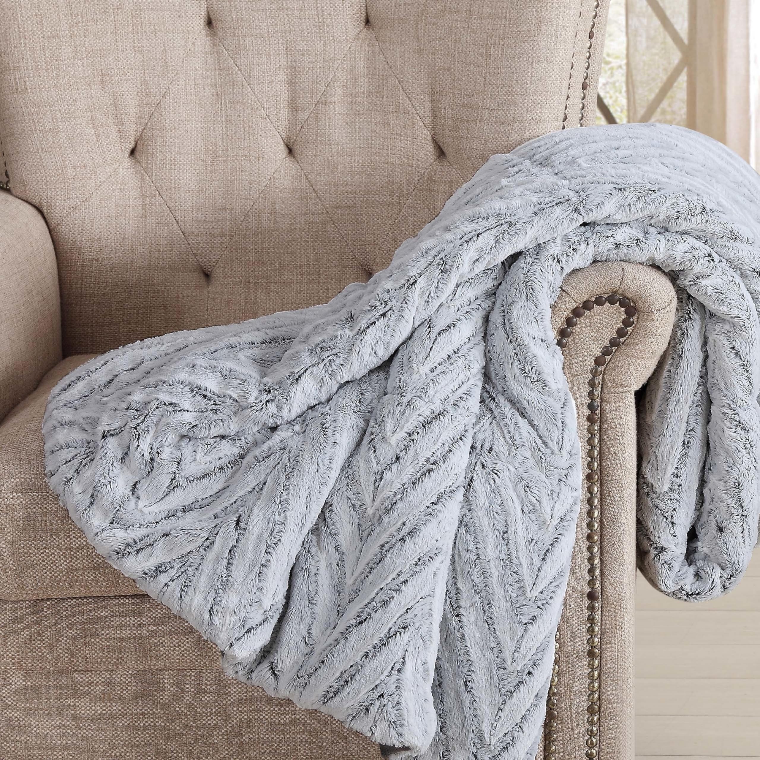 Christian Siriano Grey Chevron Throw In Gift Box, Grey Polyester, 1-Piece Giftable Throw Blanket, Geometric Themed, Oeko-Tex Cer