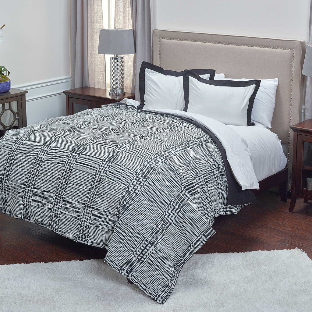 Rizzy Home | BT1282 | Polyester Comforter | 106"x92" Black/White/Nuetral Houndstooth