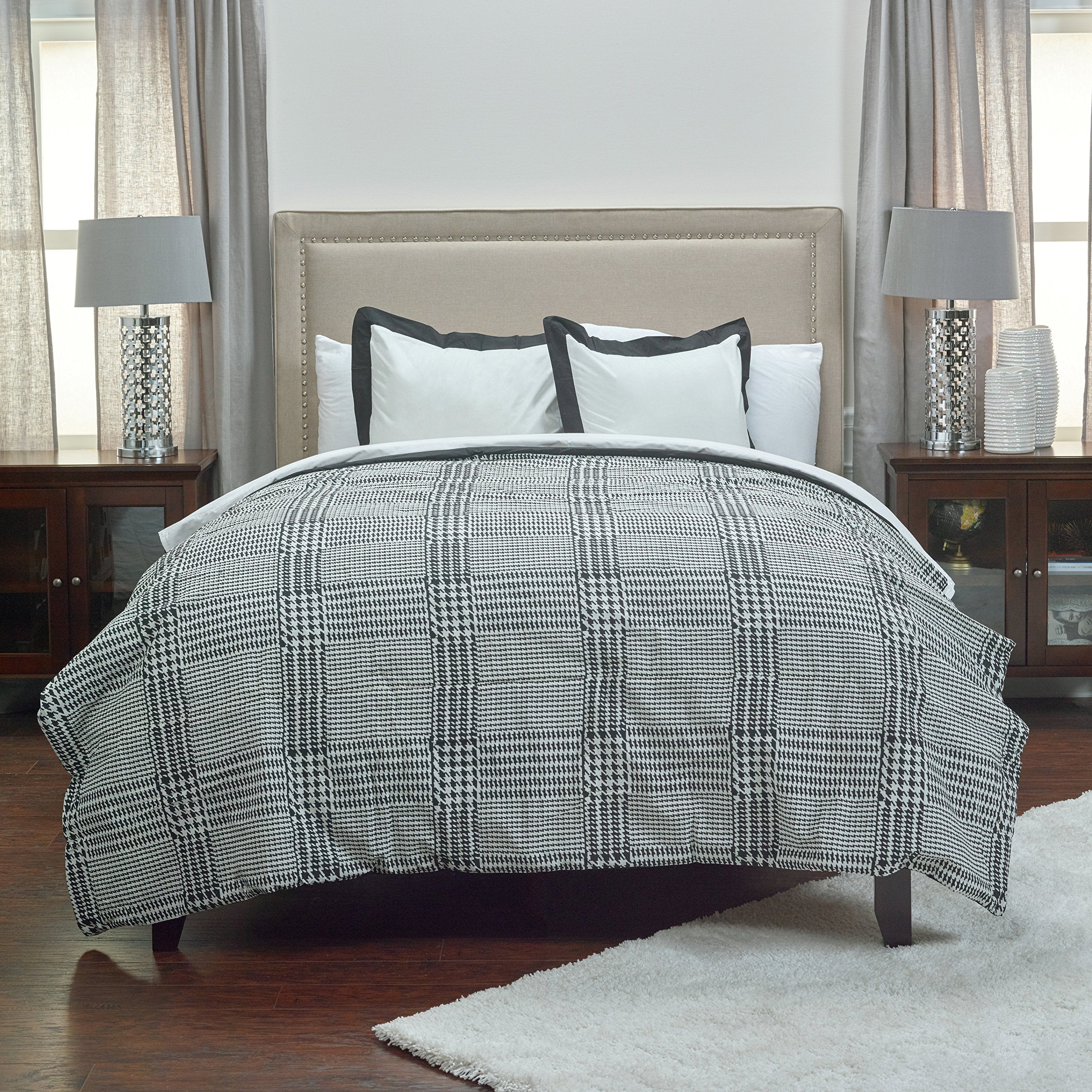Rizzy Home | BT1282 | Polyester Comforter | 68"x86" Black/White/Nuetral Houndstooth