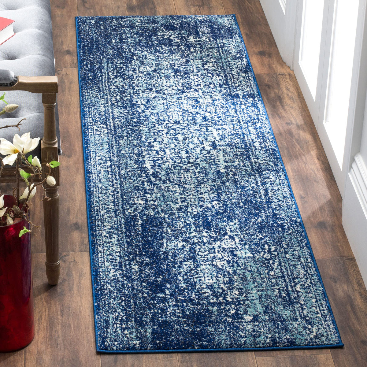 SAFAVIEH Evoke Collection 22 x 15 Navy/Ivory EVK256A Oriental Distressed Non-Shedding Living Room Bedroom Runner Rug