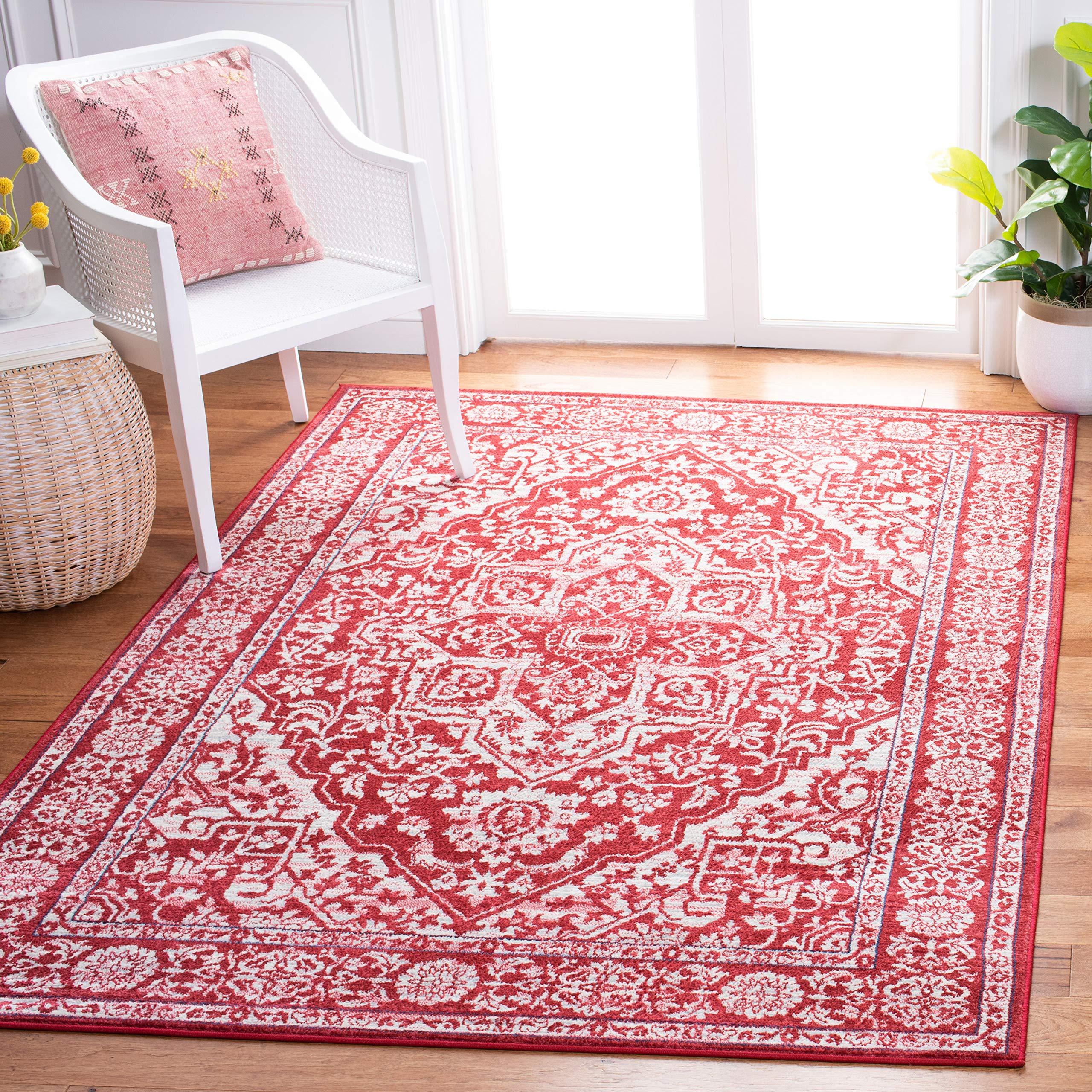 SAFAVIEH Brentwood Collection 4' x 6' Red / Ivory BNT832Q Medallion Distressed Non-Shedding Living Room Bedroom Accent Rug