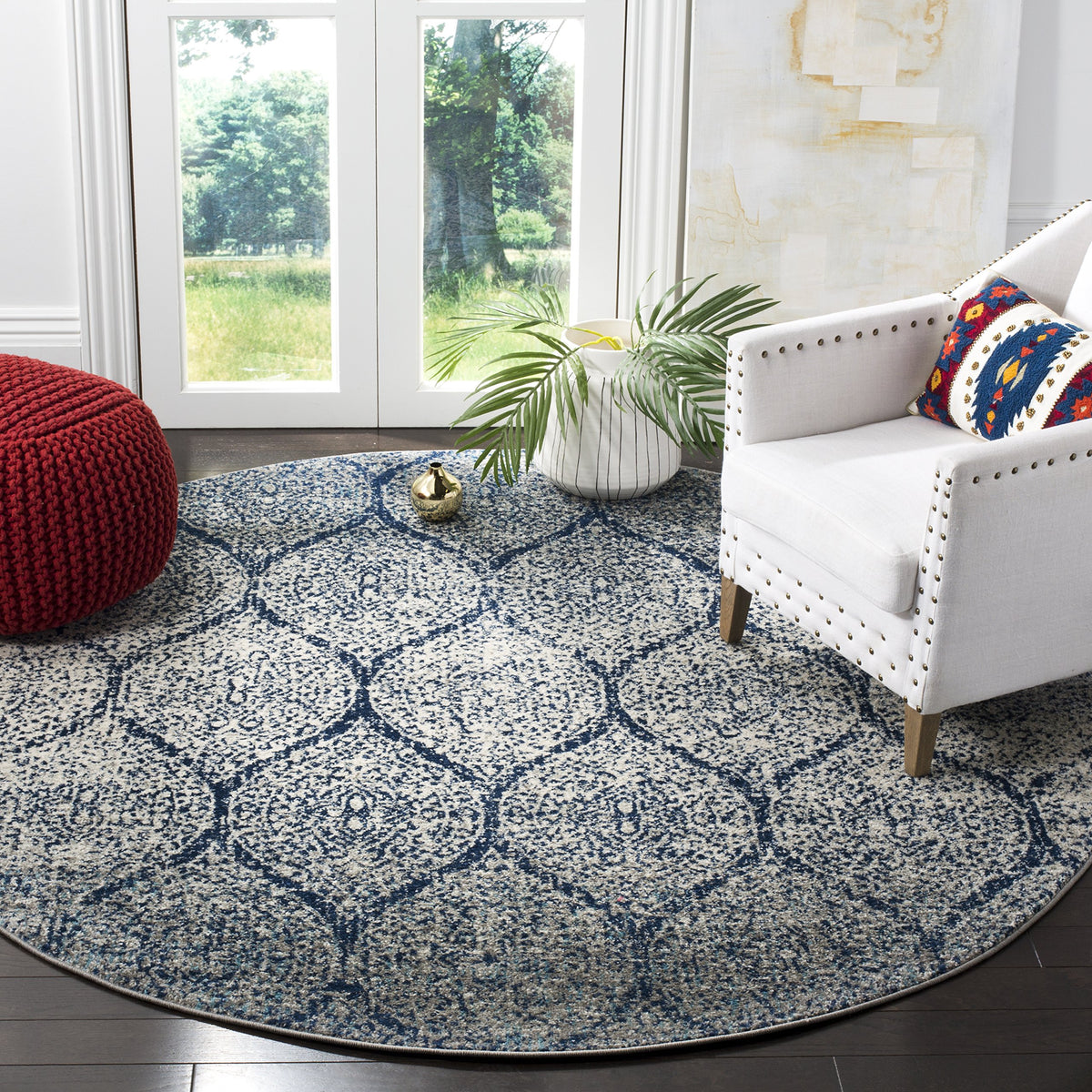 SAFAVIEH Madison Collection Area Rug - 9 Round, Navy & Silver, Glam Ogee Trellis Distressed Design, Non-Shedding & Easy Care, I
