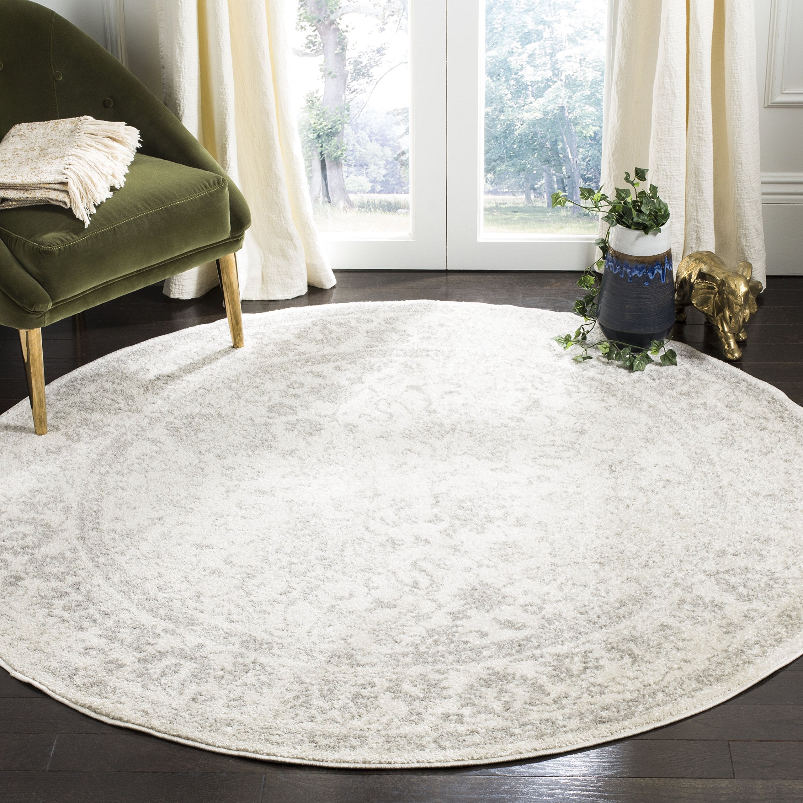 SAFAVIEH Adirondack Collection Area Rug - 5 Round, Ivory & Silver, Oriental Distressed Design, Non-Shedding & Easy Care, Ideal 