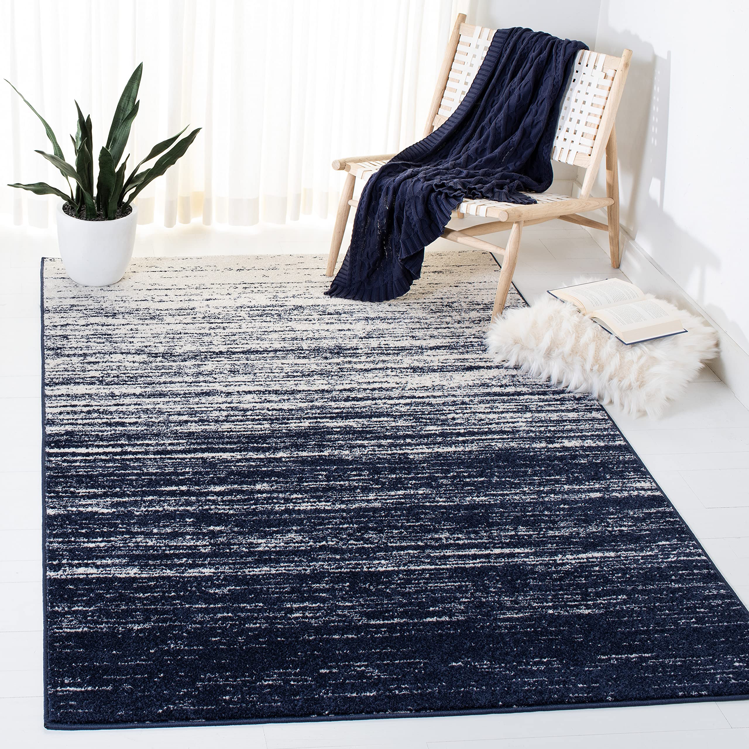 SAFAVIEH Adirondack Collection Area Rug - 4 Square, Navy & Ivory, Modern Ombre Design, Non-Shedding & Easy Care, Ideal for High