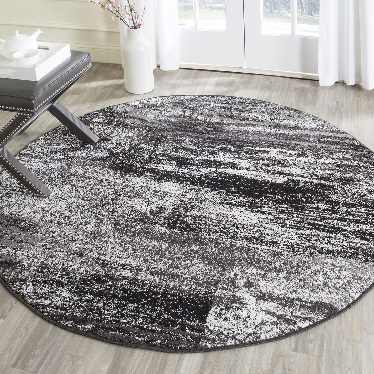 SAFAVIEH Adirondack Collection Area Rug - 5 Round, Silver & Black, Modern Abstract Design, Non-Shedding & Easy Care, Ideal for 