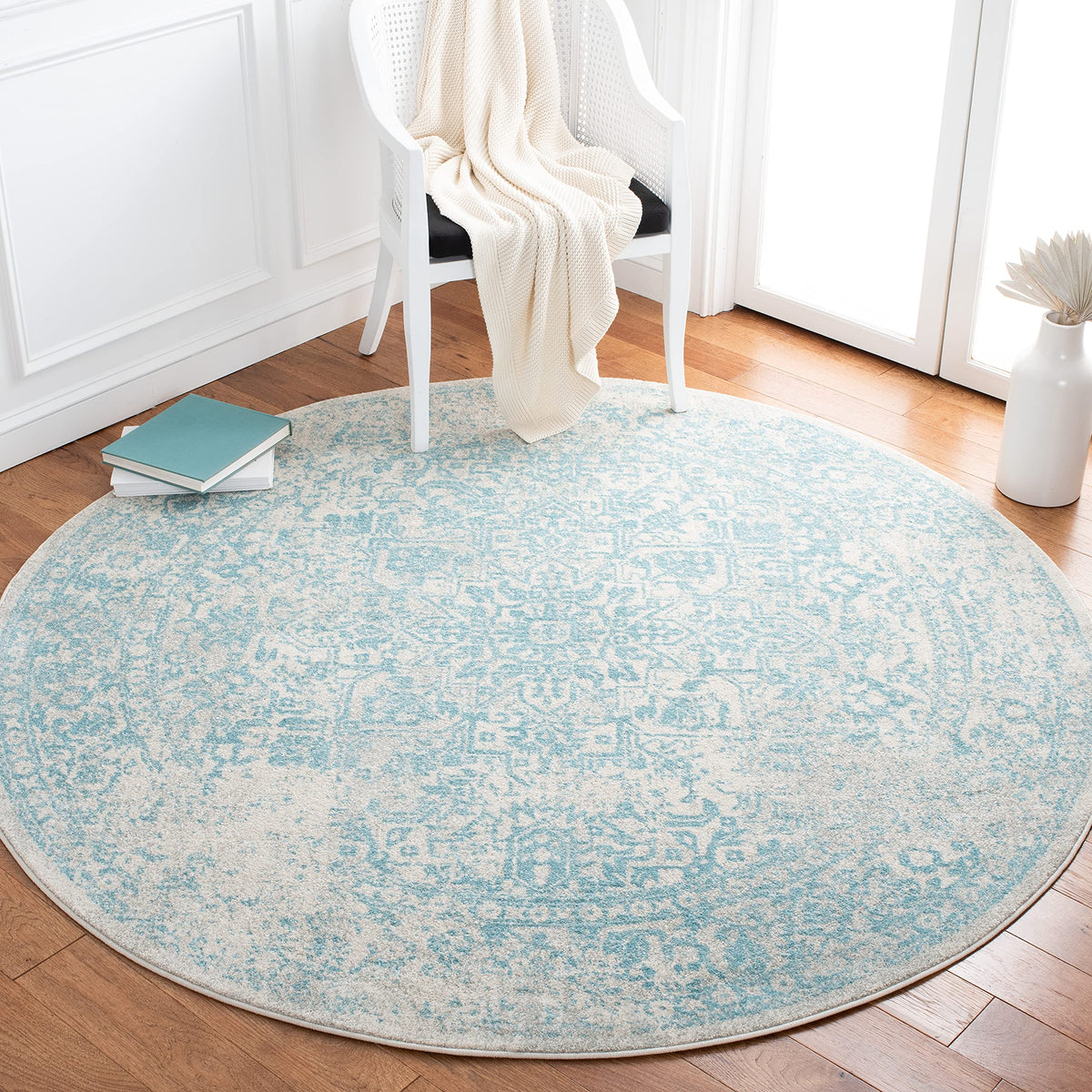 SAFAVIEH Evoke Collection Area Rug - 3 Round, Ivory & Aqua, Distressed Design, Non-Shedding & Easy Care, Ideal for High Traffic