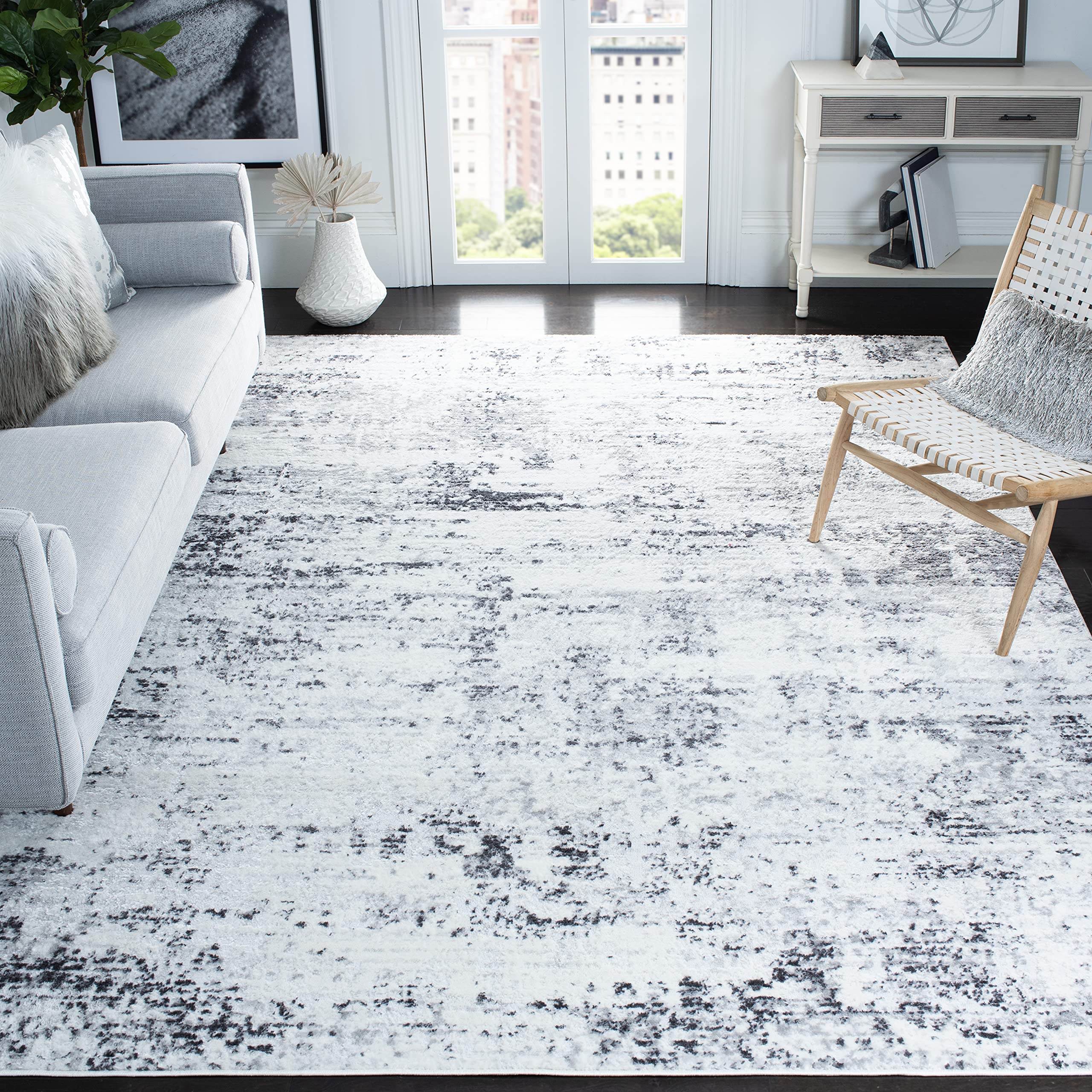 SAFAVIEH Amelia Collection Area Rug - 6'7'' Square, Ivory & Grey, Modern Abstract Design, Non-Shedding & Easy Care, Ideal for Hi