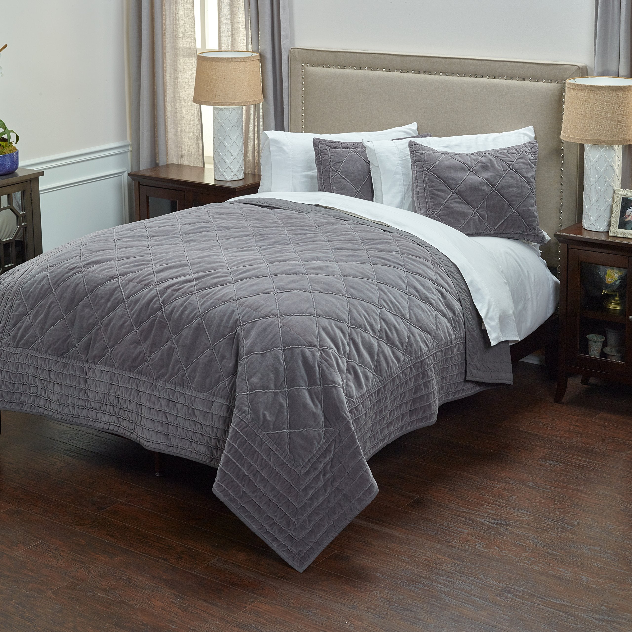 Rizzy Home | BQ4192 | Polyester Quilt | 106"x92" Gray/Black/Nuetral Solid