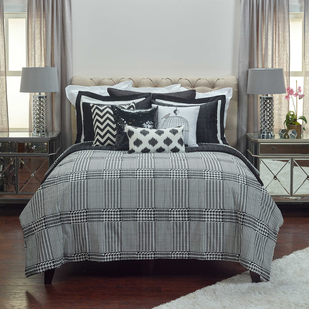 Rizzy Home | BT1282 | Polyester Comforter | 106"x92" Black/White/Nuetral Houndstooth