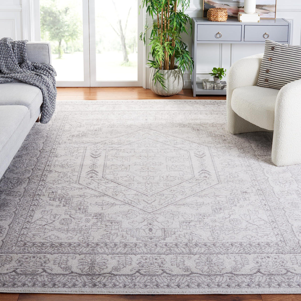 SAFAVIEH Adirondack Collection Area Rug - 8 x 10, Ivory & Silver, Oriental Medallion Design, Non-Shedding & Easy Care, Ideal f