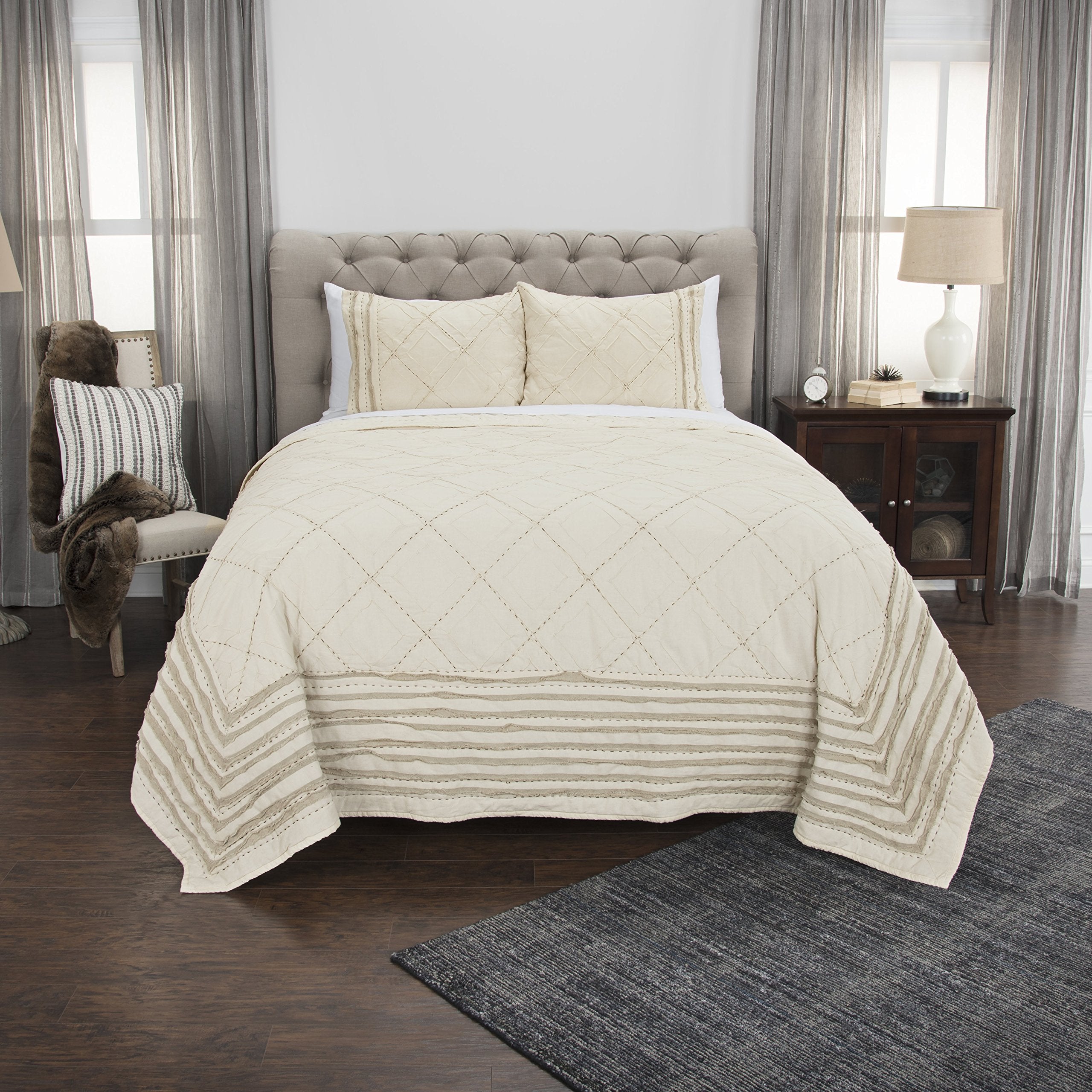 Rizzy Home | BQ4526 | Polyester Quilt | 90"x92" Brown/Neutral/ Geometric