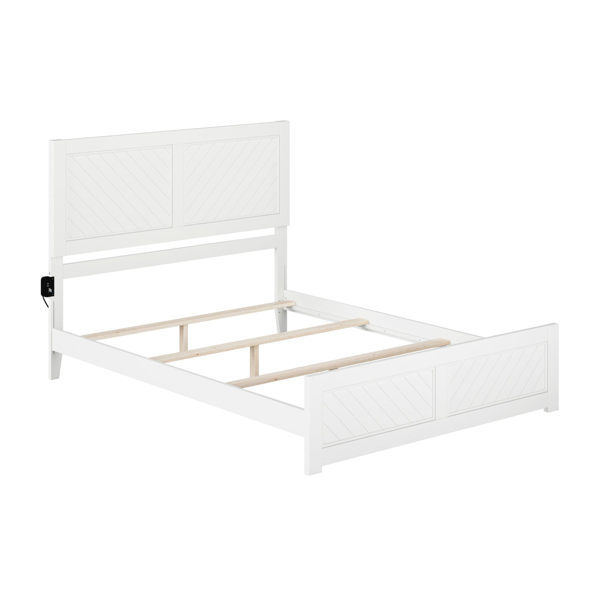 Canyon Queen Traditional Bed With Matching Footboard In White