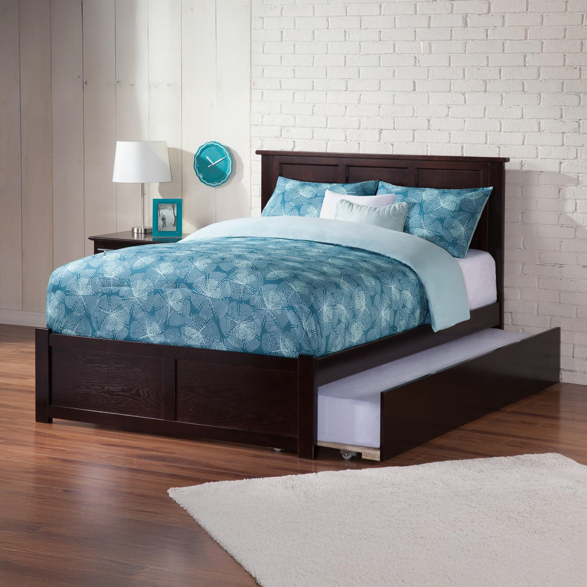 Madison Full Solid Wood Platform Bed With Footboard & Full Trundle In Walnut