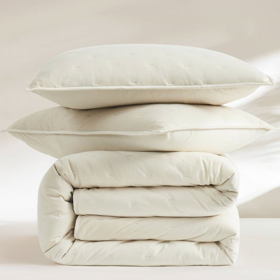 Full / Queen 3-Piece Cream Velvet Embroidered Super Soft Quilt Set