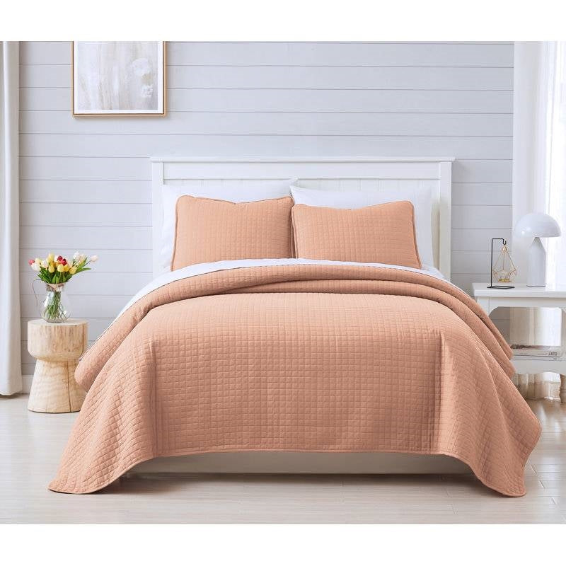 King/Cal King Lightweight Blush Ultra Soft 3-Piece Microfiber Quilt Set